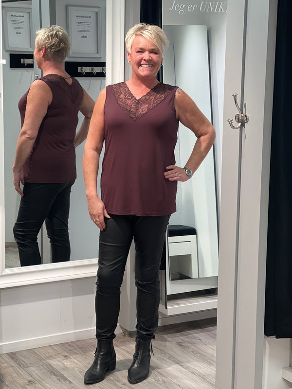 Singlet Blonde Wine Fudge